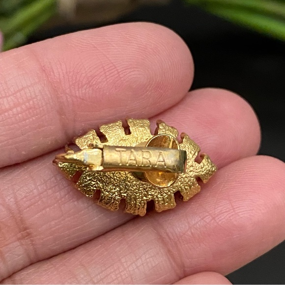 Vintage TARA Signed AB Crystal Aurora Borealis Marquis Navette Clip On Earrings - Picture 13 of 14